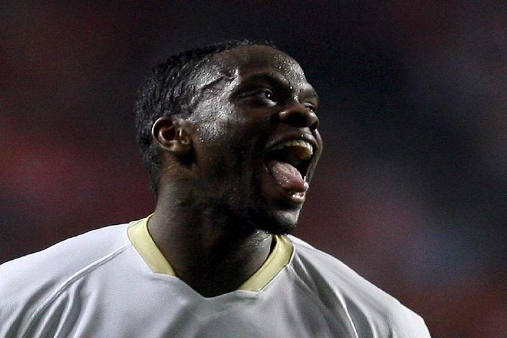 Louis Saha con la maglia del Manchester United