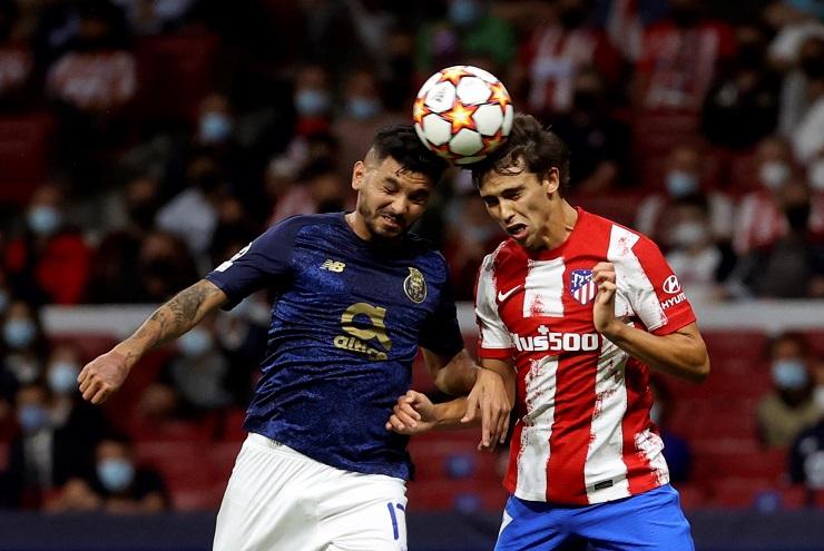 Jesus Corona in azione contro Joao Felix