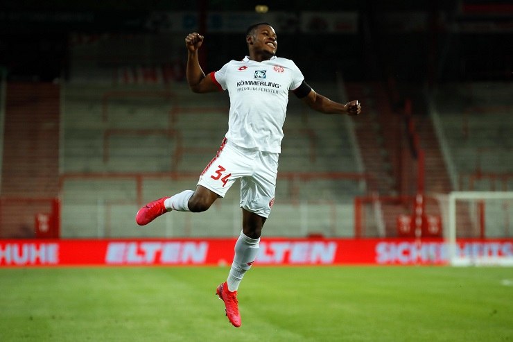 Ridle Baku celebra dopo un gol