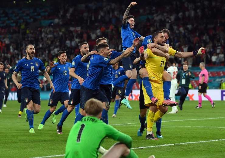 La nazionale italiana celebra la vittoria degli Europei