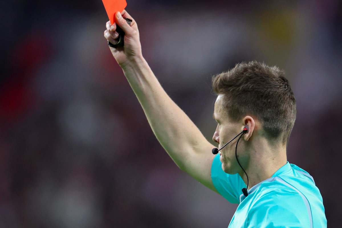 Squalifica a vita per il calciatore di Premier
