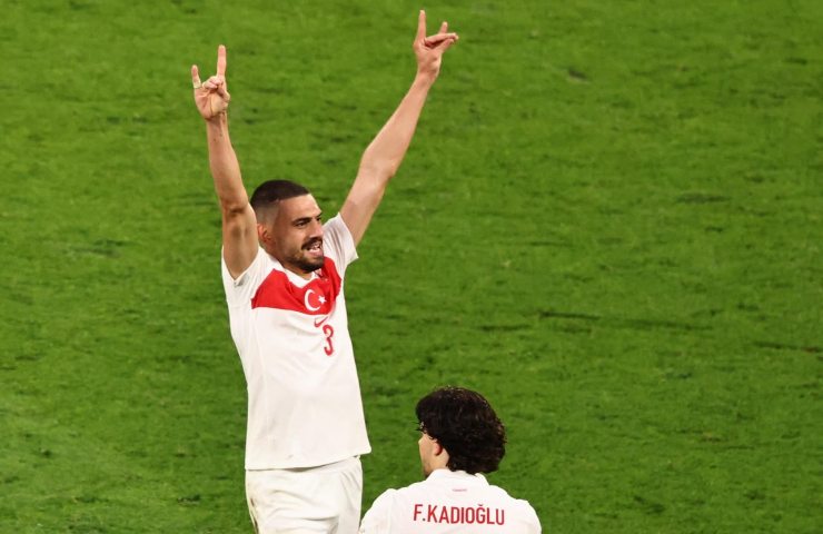 Demiral saluto Lupi Grigi