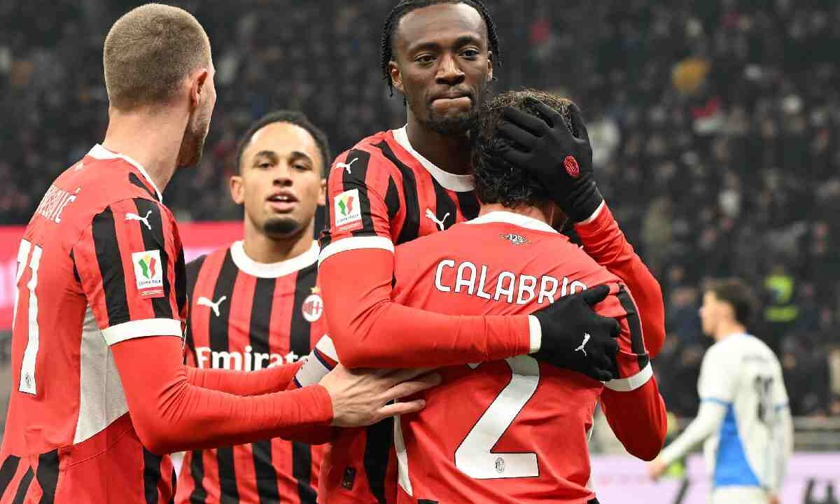 Tammy Abraham con la maglia del Milan, prossimo obiettivo di mercato del Napoli di Conte