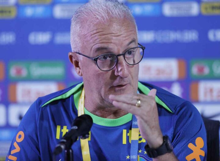 L'allenatore del Brasile Dorival Junior che ha effettuato 7 cambi durante Brasile-Colombia