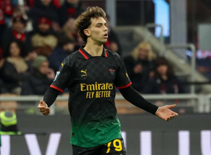 Joao Felix con la maglia del Milan