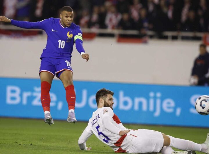 Kylian Mbappe con la maglia della Francia