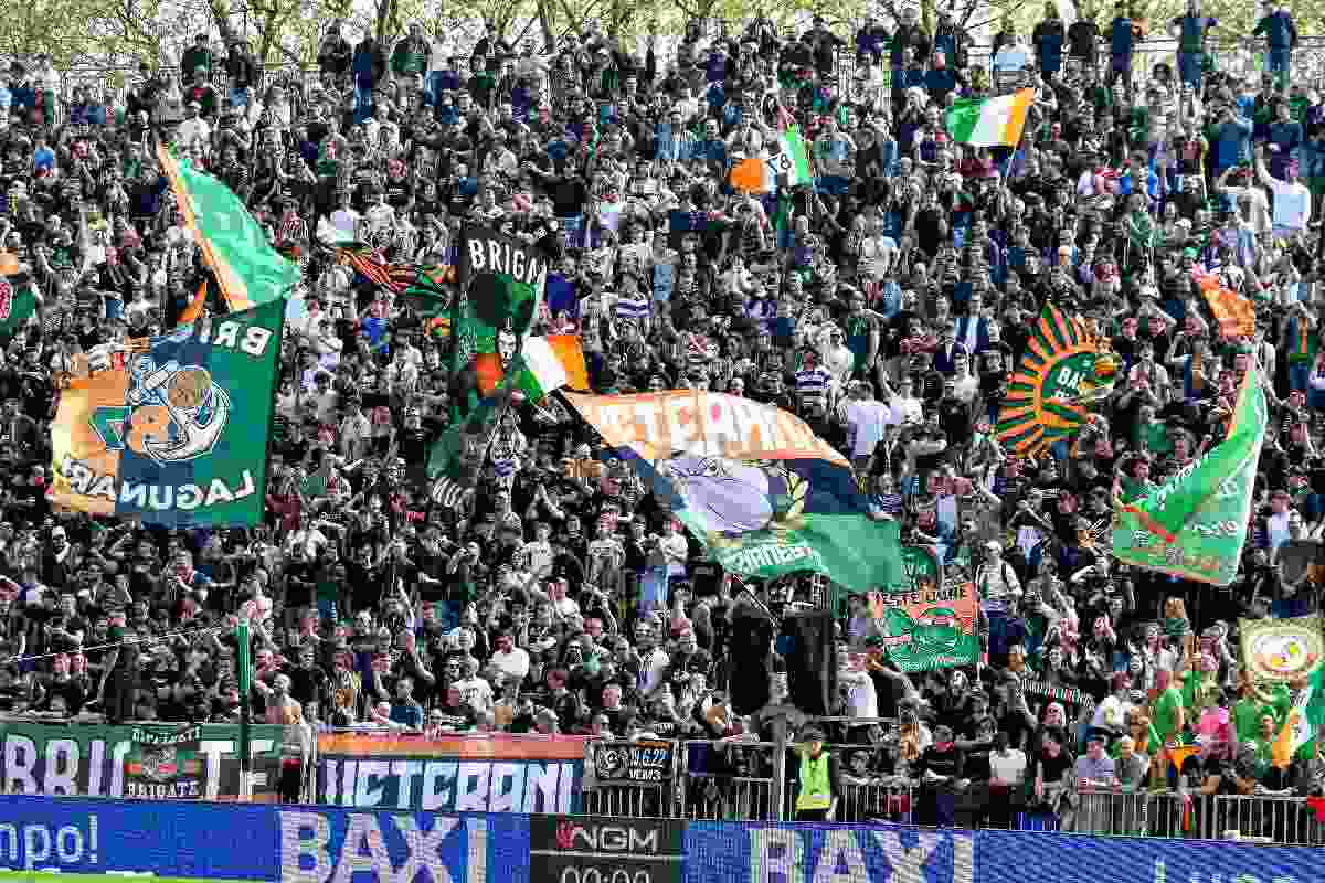 La tifoseria del Venezia allo stadio