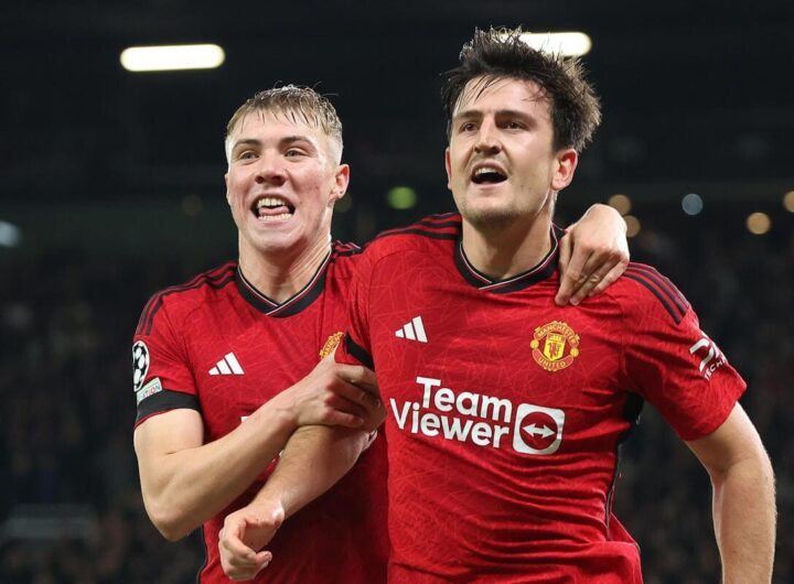 Maguire e Hojlund con la maglia dello United