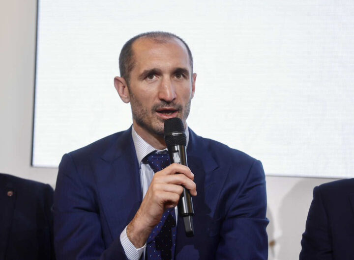 Giorgio Chiellini parla al microfono