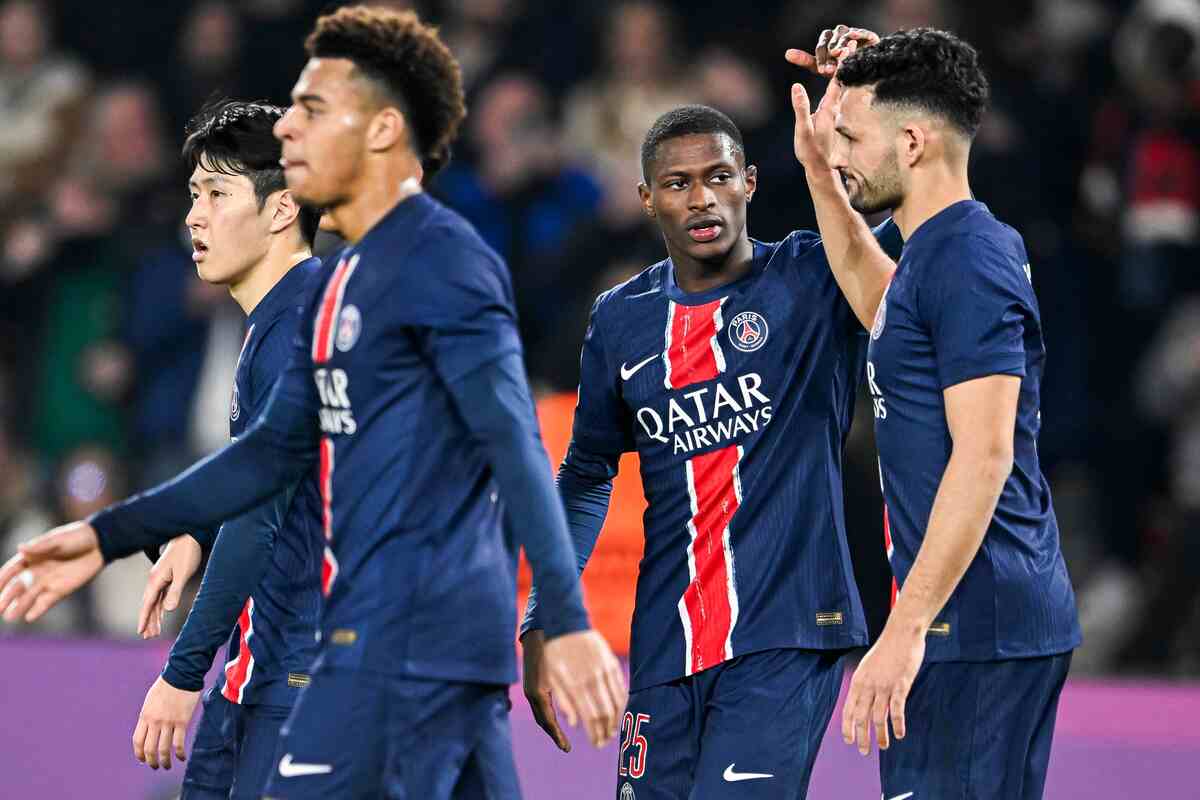 I giocatori del Psg festeggiano un goal