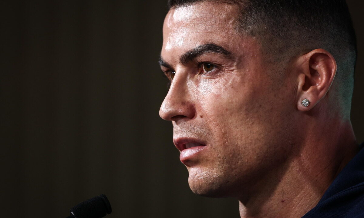 Un primo piano di Cristiano Ronaldo in conferenza stampa