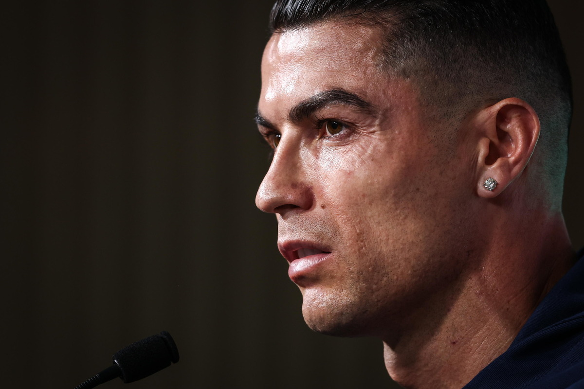 Un primo piano di Cristiano Ronaldo in conferenza stampa