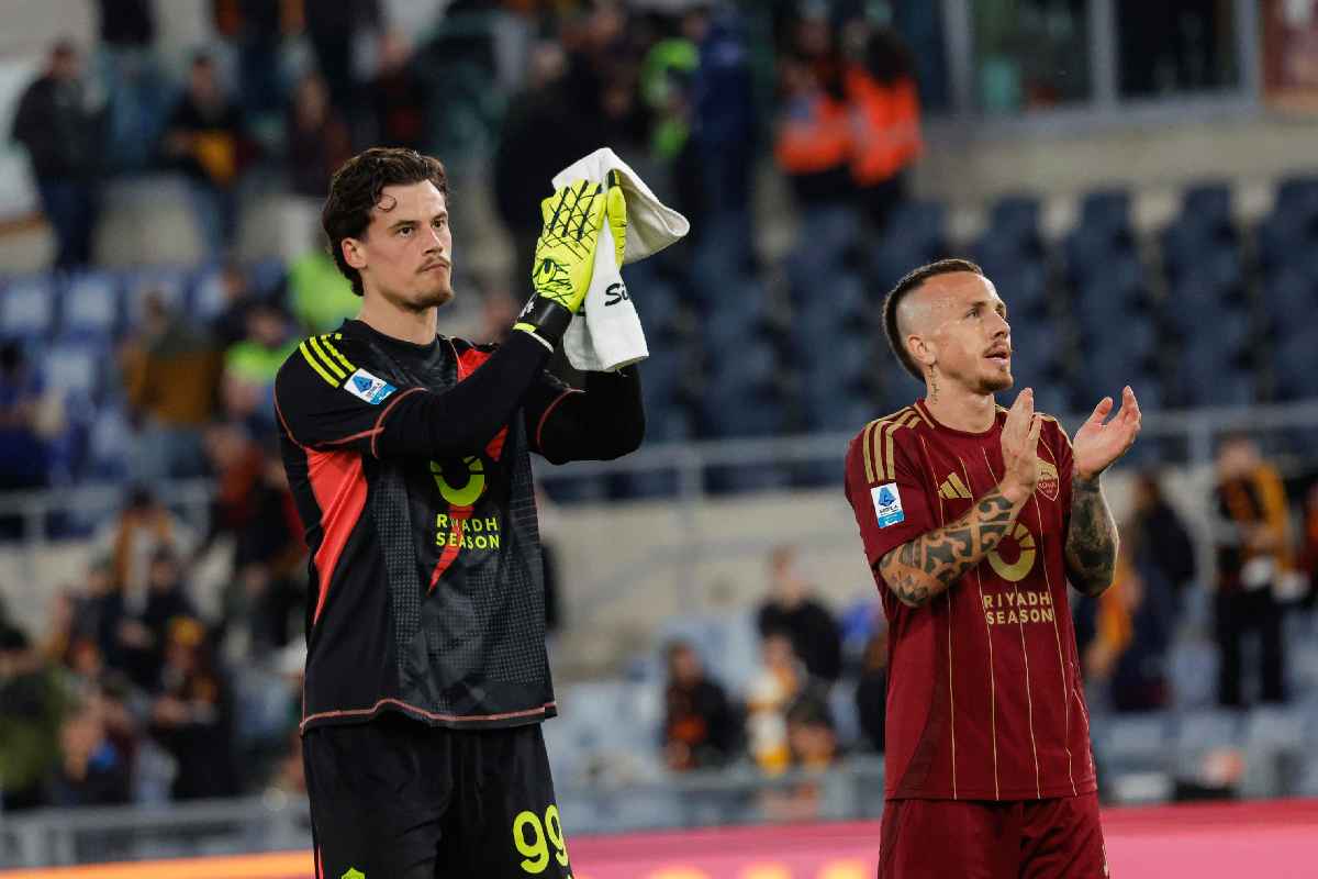 Mile Svilar e Angeliño con la maglia giallorossa della Roma