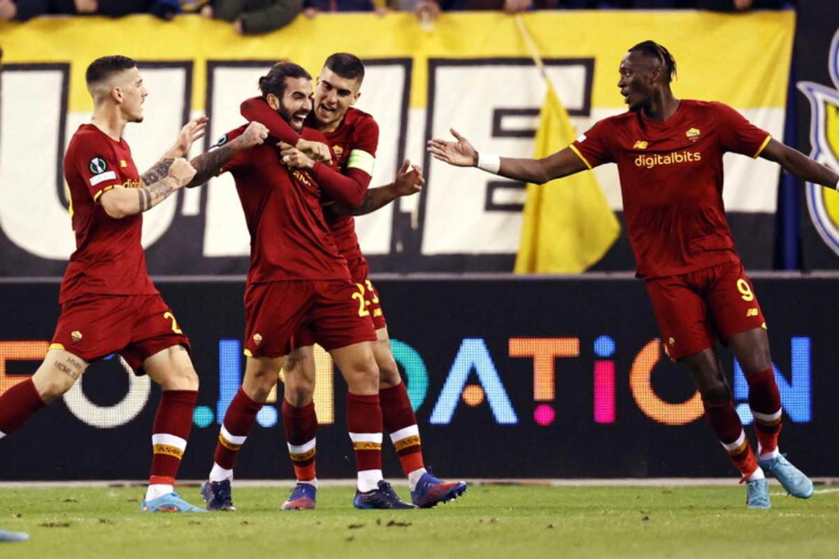 Roma in conference.