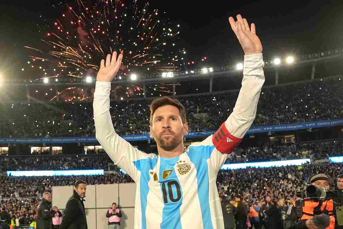 Leo Messi con la maglia dell'Argentina
